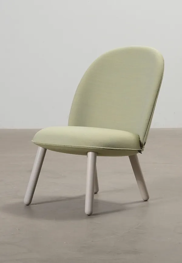 Modern grön fåtölj 2025 från Normann Copenhagen.