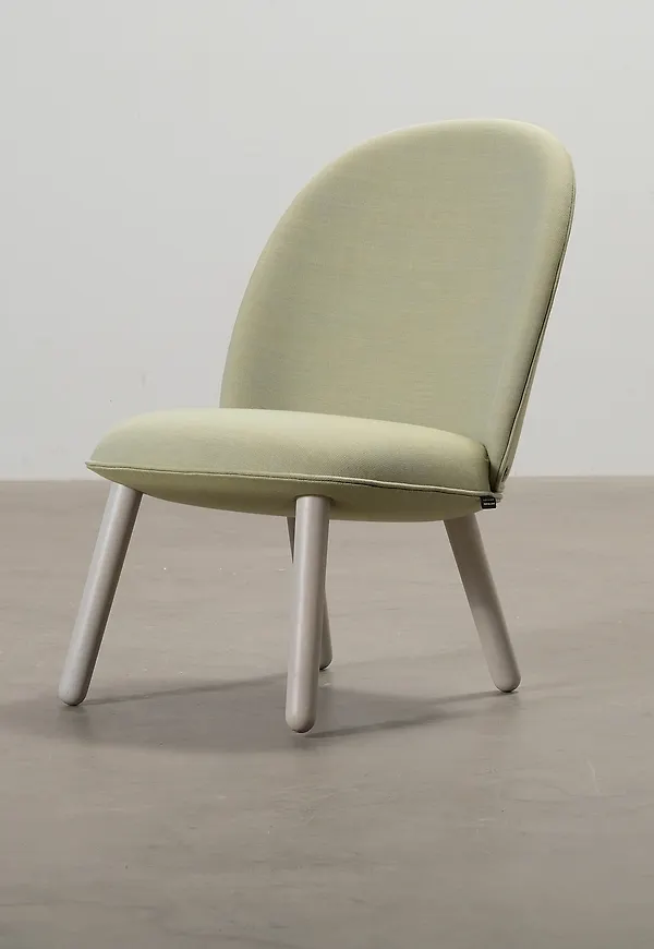 Mysig grön fåtölj 2025 från Normann Copenhagen.