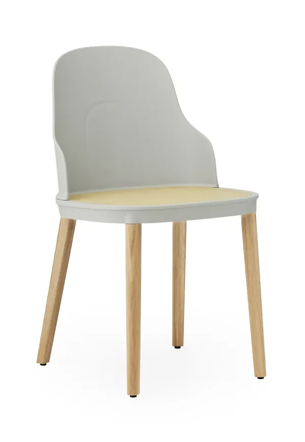 Stilren beige stol 2025 från Normann Copenhagen.