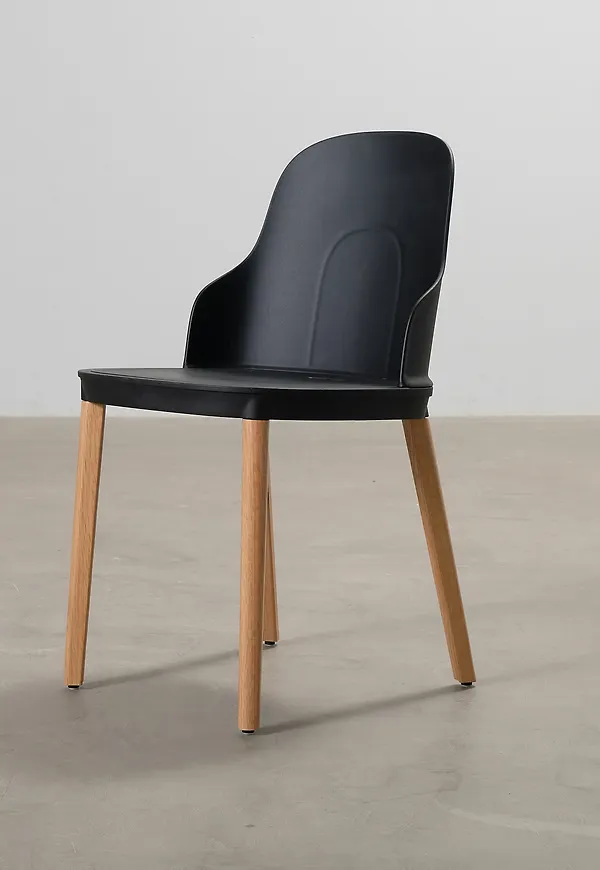 Normann Copenhagen stol som passar perfekt till sommaren 2025!