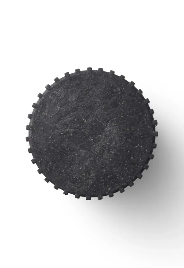 Elegant hängare i svart från Normann Copenhagen.