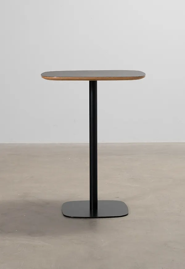 Supersnygg aluminiumbord 2025 från Normann Copenhagen.