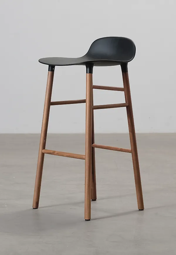 Snygg stol i svart från Normann Copenhagen.