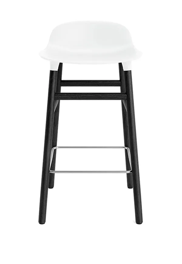 Härlig normann copenhagen stol i vit färg gjord i ek.