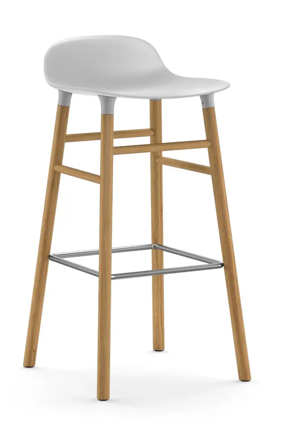 Supersnygg vit stol 2025 från Normann Copenhagen.