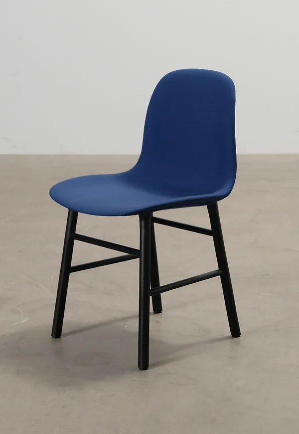 Stilriktig Stol som passar bra vid många olika tillfällen.