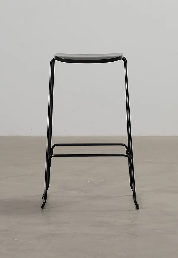 Komfortabel barstol 2025 från Normann Copenhagen.