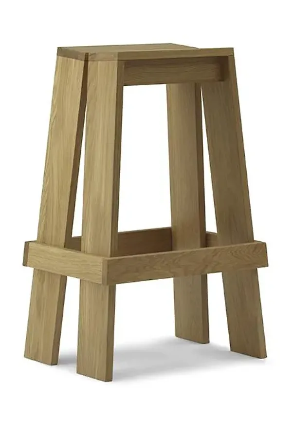 Fantastiskt fin barpall i beiget från Normann Copenhagen.