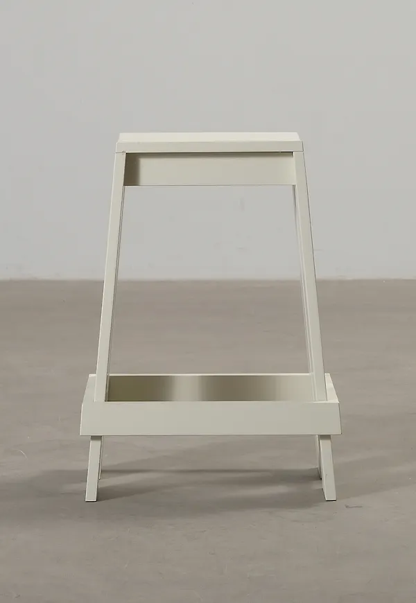 Mysig barstol 2025 från Normann Copenhagen.