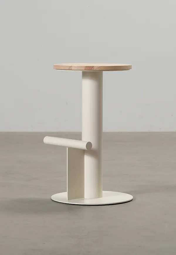 Klassisk barstol 2025 från Normann Copenhagen.