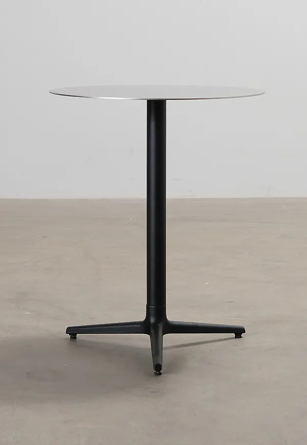 Svart Normann Copenhagen-bistrobord i smickrande modell.