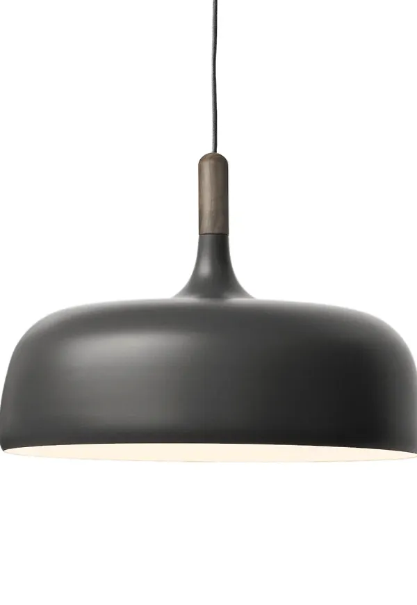 Jättesnygg lampa i grått från Northern.