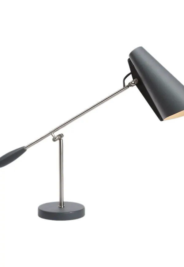 Skön lampa i grått från Northern.