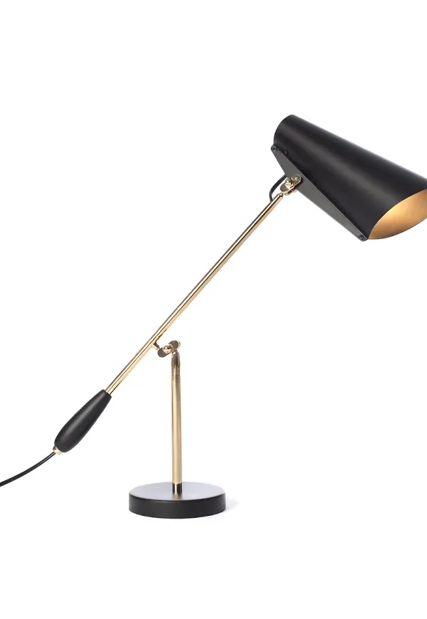 Otroligt snygg bordslampa i svart från Northern.