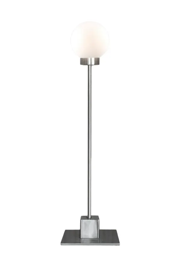 Jättesnygg bordslampa i silverfärgade från Northern.