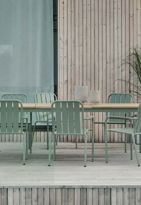 Elegant teakmatbord 2025 från Brafab.