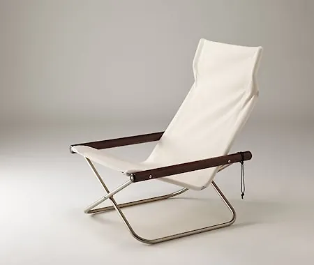 Vit NychairX-bomullsfåtölj i otroligt snygg modell.