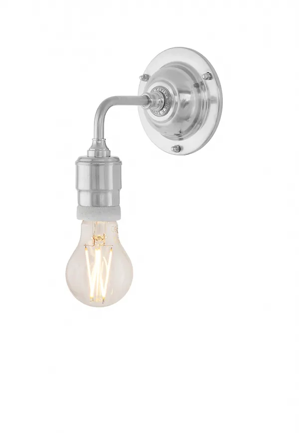 Elegant lampa 2025 från Karlskrona Lampfabrik.