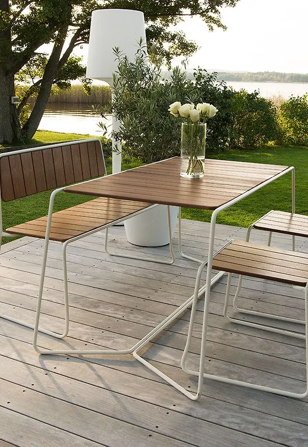 Smickrande cafebord 2025 från Hillerstorp.