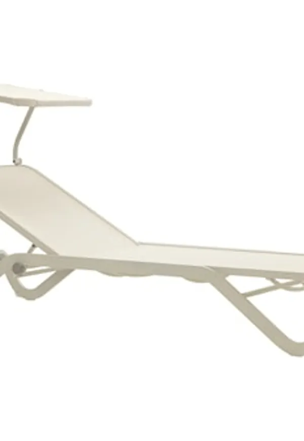 Vit Ethimo-utemöbel i söt modell.