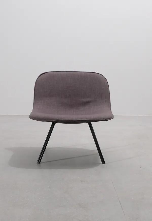 Mysig brun fåtölj 2025 från Offecct.