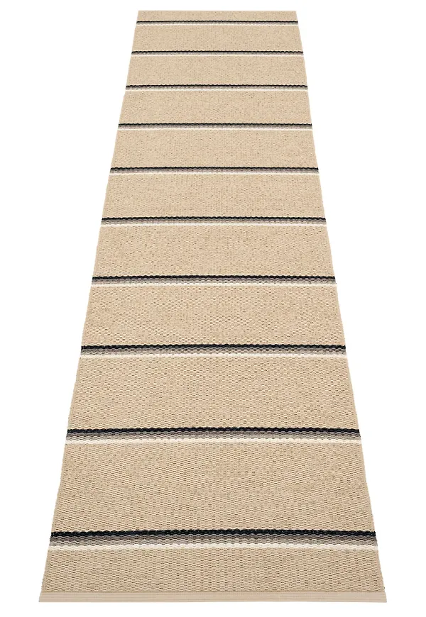 Skön matta 2025 från Pappelina.