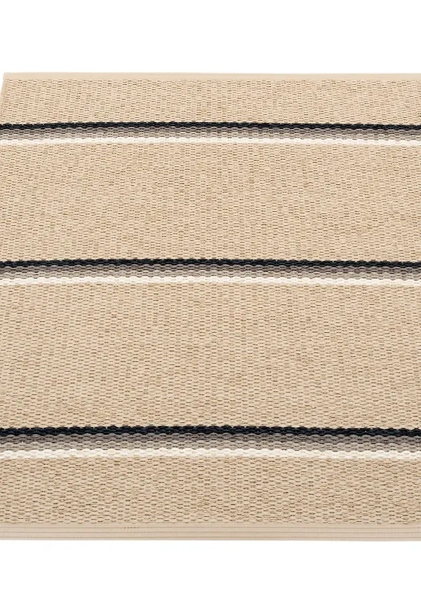 Riktigt fin Matta som passar bra vid många olika tillfällen.