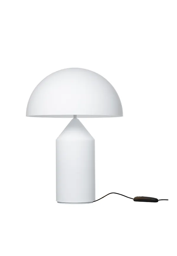 Ikonisk vit lampa 2024 från Oluce.