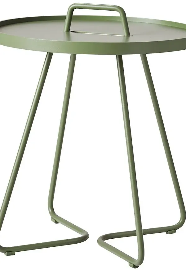 Superfin sidobord i grönt från Cane-Line.