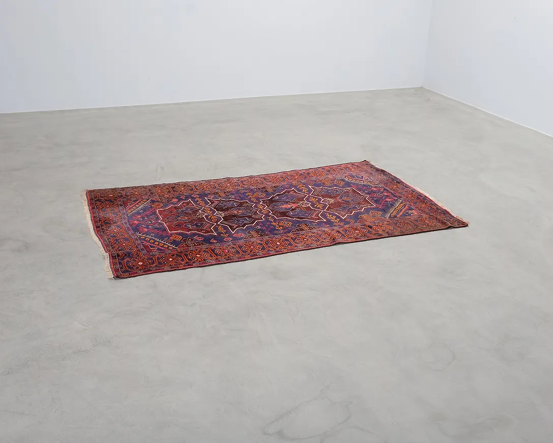 Cool matta i flerfärgad färg gjord i ull.