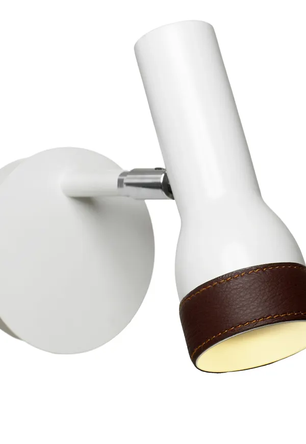 Mysig brun lampa i läder från Örsjö Belysning.