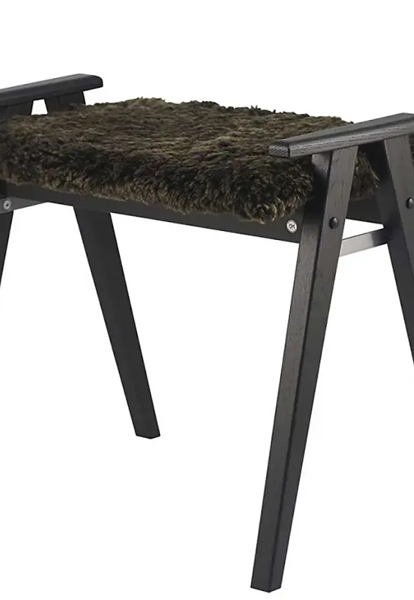 Moderiktig fårskinnsmöbel 2025 från Oscarssons Möbel.