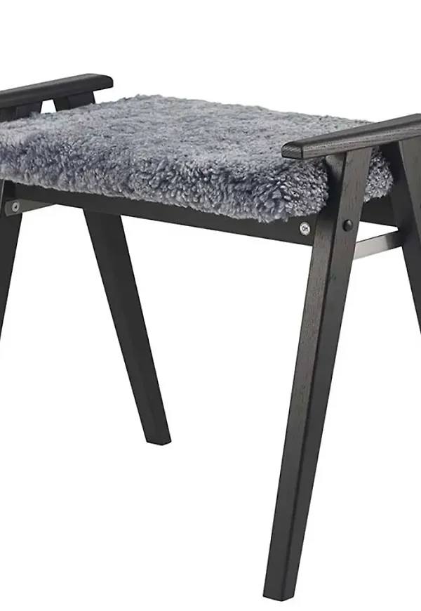 Skön fårskinnsmöbel 2025 från Oscarssons Möbel.