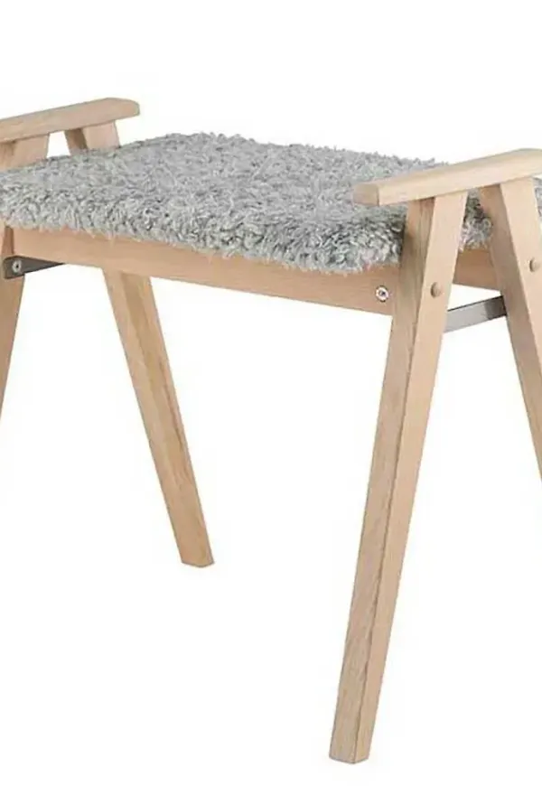 Oscarssons Möbel möbel i ek som passar perfekt till våren 2025!