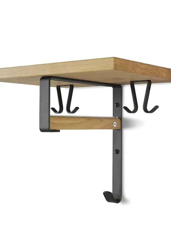 Supersnygg möbel i ek från Oscarssons Möbel.