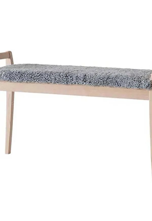 Mysig bänk i fårskinn från Oscarssons Möbel.
