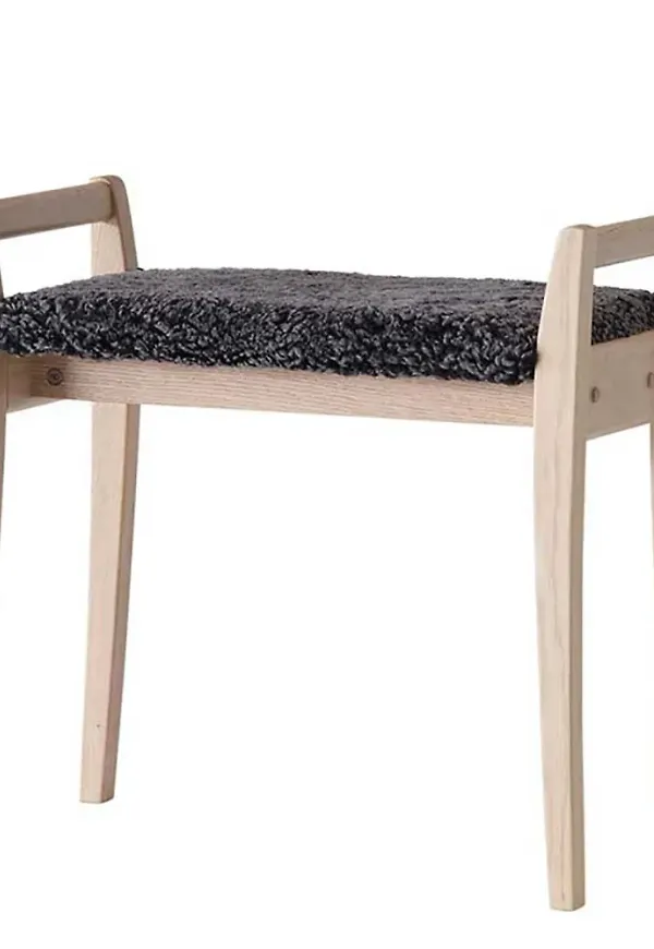 Riktigt trendig möbel i ek från Oscarssons Möbel.