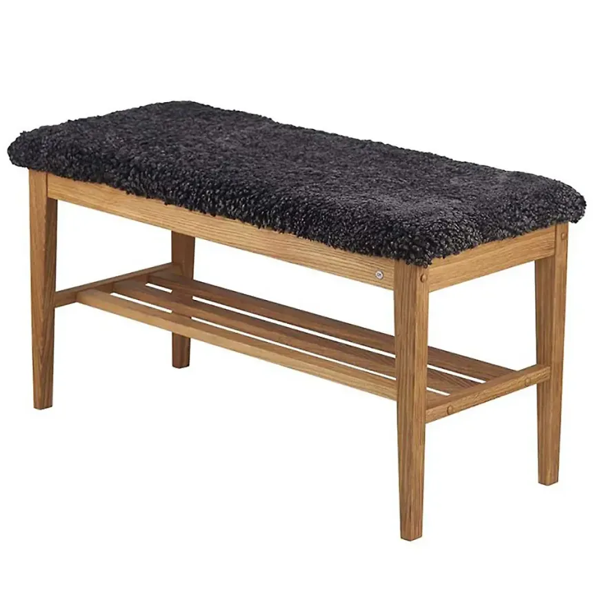 Mysig bänk i ek 2026 från Oscarssons Möbel.