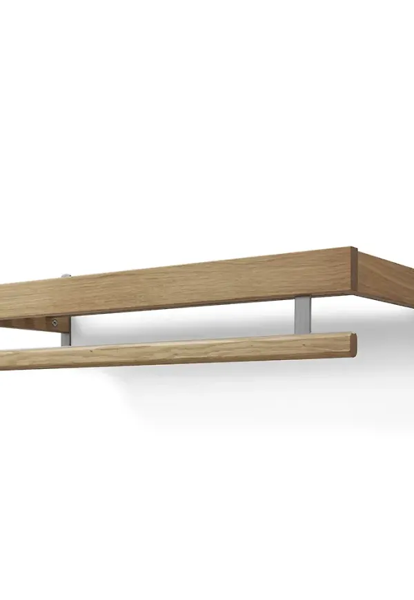 Stilriktig möbel i ek från Oscarssons Möbel.