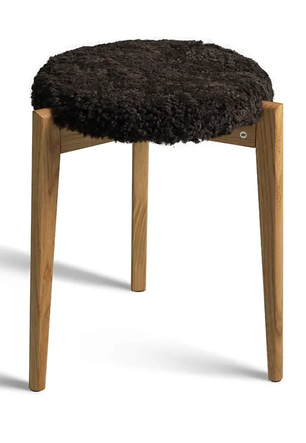 Riktigt snygg fårskinnsmöbel 2025 från Oscarssons Möbel.