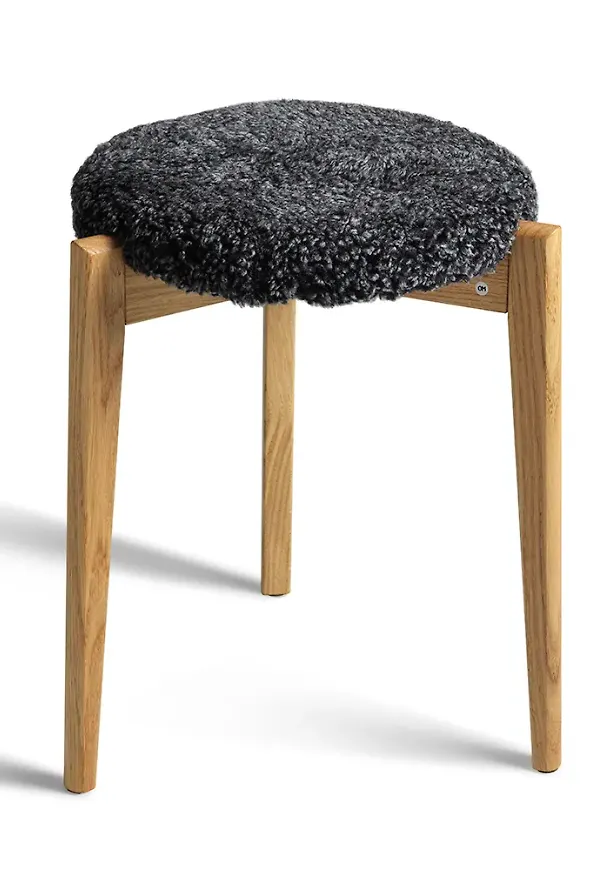 Fantastiskt snygg möbel i ek från Oscarssons Möbel.