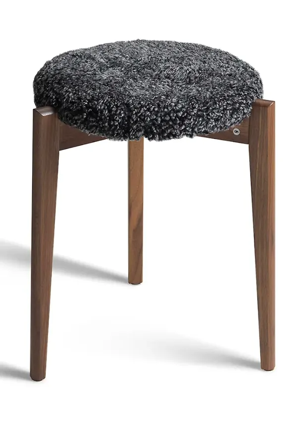 Riktigt trendig fårskinnsmöbel 2025 från Oscarssons Möbel.