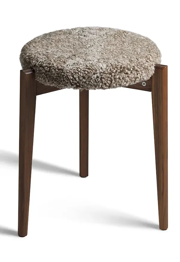 Elegant fårskinnsmöbel 2025 från Oscarssons Möbel.