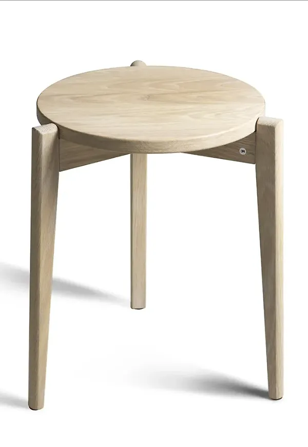 Oscarssons Möbel möbel i ek som passar perfekt till våren 2025!