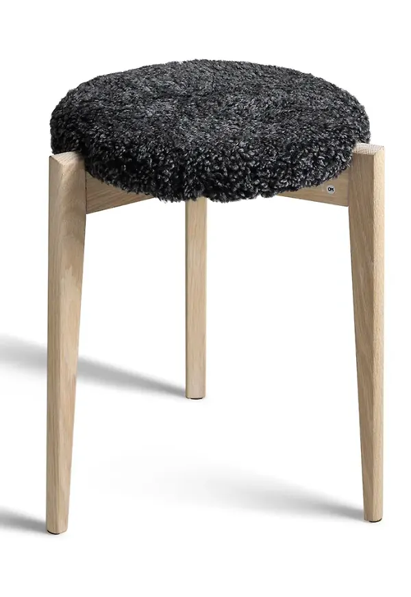 Elegant möbel i ek från Oscarssons Möbel.