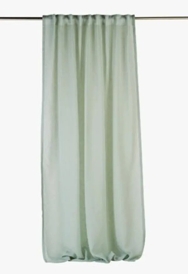 Smickrande gardin i mintgrön färg gjord i linne.