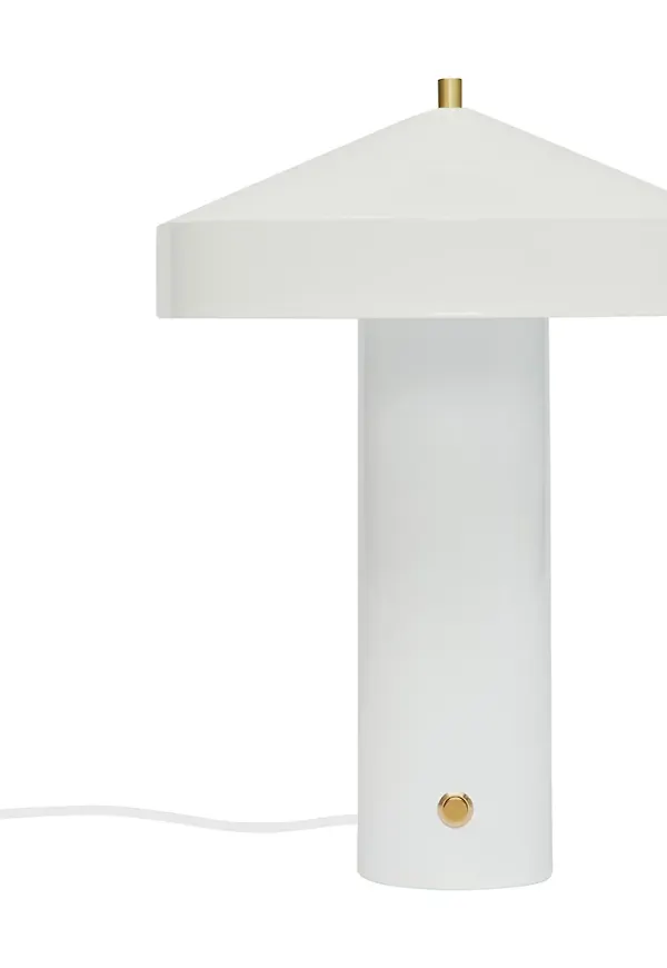 Vit OYOY-bordslampa i vacker modell.