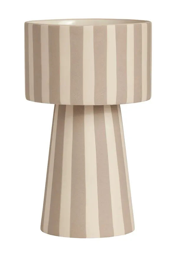 Fantastiskt fin kruka i beiget från OYOY.