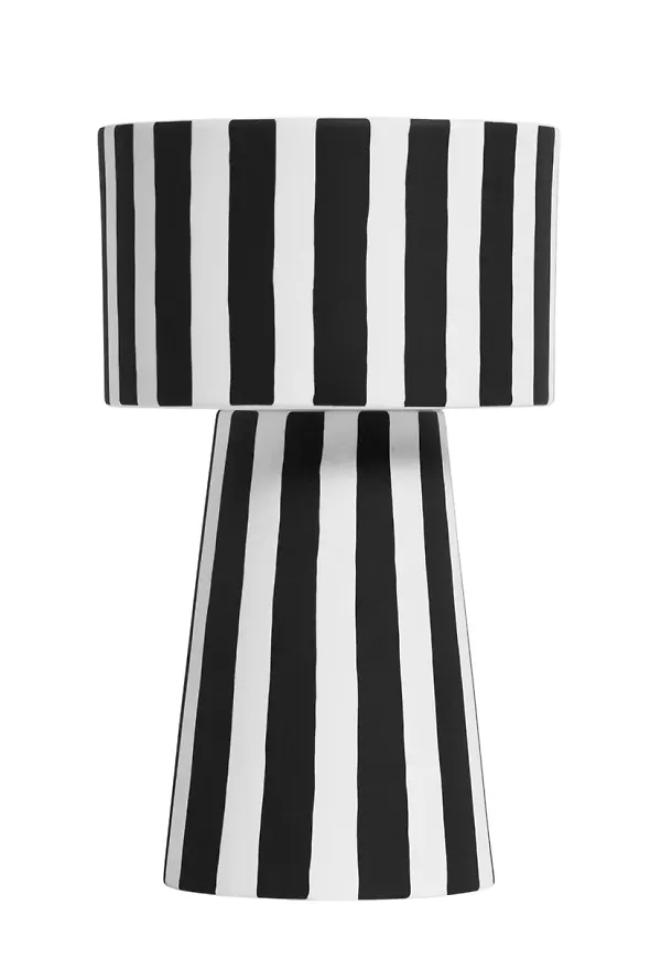 Otroligt snygg svart kruka 2025 från OYOY.