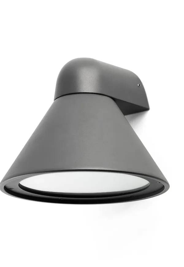 Otroligt snygg aluminiumlampa 2025 från Faro Barcelona.